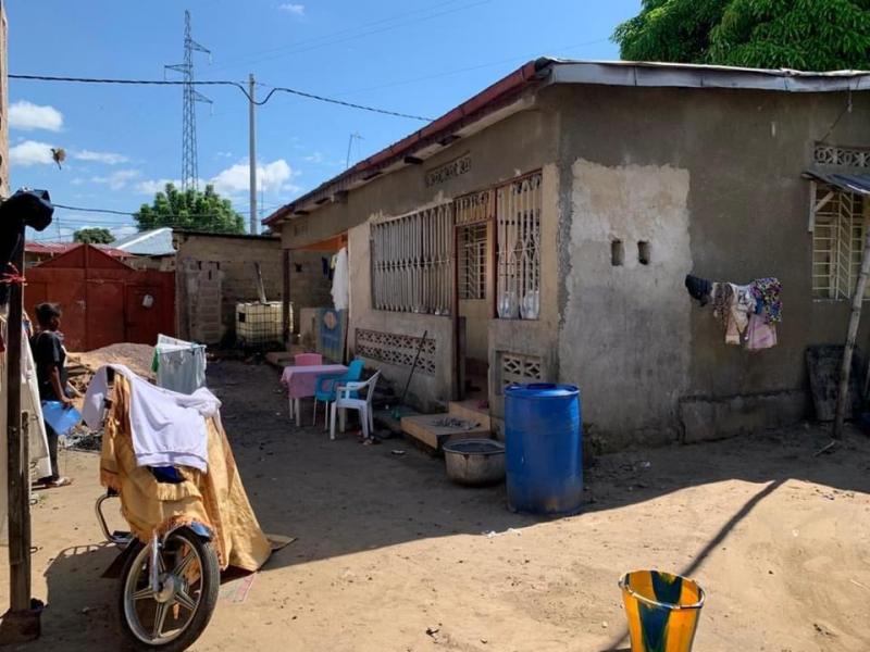 Devenez propritaire dune parcelle de 9m sur 16m dote dun btiment maison basse type locataires des 2ch identiques. Situe  MontNgafulamundabi 2 parcelle avec la route