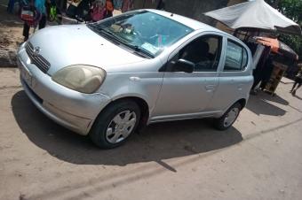 TOYOTA VITZ 2800  DISCUTER