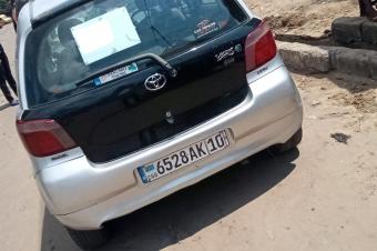 TOYOTA VITZ 2800  DISCUTER