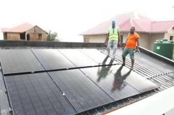 Fourniture  Installation  et Entretien des Equipements  Photovoltaques Panneaux Solaires   Poteaux photovoltaque dclairage public 