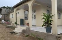 Vente d'une parcelle de 12msur18 avec maison de 3ch à UPN à 75000 dollars mediacongo