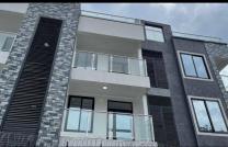 Appartements climatisés de 2ch salon cuisine à louer à Delvaux à une minute de macadam 800 dollars 3 mois de garantie mediacongo