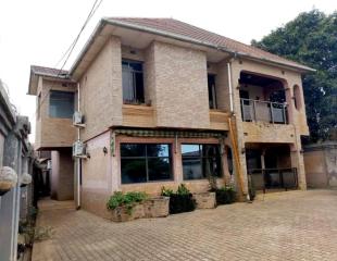 Maison à vendre sur une parcelle de 15/40 bien située au Q/craa dans les environs de Auto Lubumbashi.