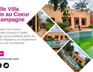 Belle villa s'ouvrant sur deux avenues bétonnées, dotée d'une maison basse type coloniale ayant 2 vastes chambres. Située à Ngaliema, Binza-Macampagne