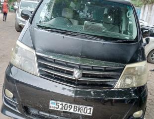 TOYOTA ALPHARD 9700$ À DISCUTER