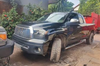 TOYOTA TUNDRA A VENDRE SANS PLAQUE  la plaque mise est une fausse plaque VHICULE SANS PLAQUE  KILOMTRAGE 40.000km COULEUR DORIGINE  VHICULE IMPECCABLE  