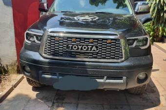 TOYOTA TUNDRA A VENDRE SANS PLAQUE  la plaque mise est une fausse plaque VHICULE SANS PLAQUE  KILOMTRAGE 40.000km COULEUR DORIGINE  VHICULE IMPECCABLE  