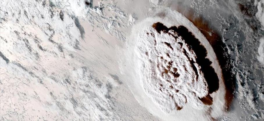 Un tsunami avec des vagues atteignant 1,20 mètres de haut, a frappé, samedi, Tongatapu, la plus grande île de l'archipel des Tonga, après l'éruption d'un volcan sous-marin dans le sud de l'océan Pacifique