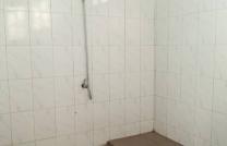 Maison en vente composé 3 chambre salon cuisine 2 sdbin magasin prix 150.000$ à discuter dans la commune Ngiri-Ngiri avenue ingende la maison est en étage mesure 7,50m/25 cloucture mediacongo