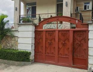 NGALIEMA GRAMALIC: VENTE D'UNE SUPERBE PROPRIETE DE 20m*9m, avec deux appartements...VOIR DESCRIPTION