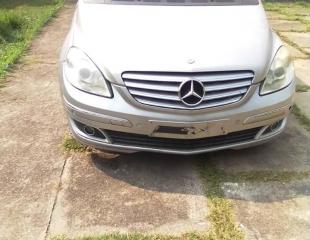 MERCEDES SANS PLAQUE 5.500$ À DISCUTER