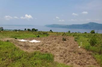 Terrain  vendre dans la commune de Maluku Vue sur le fleuve Congo. Dimensions 2020 Prix 11.000 discutable lgrement