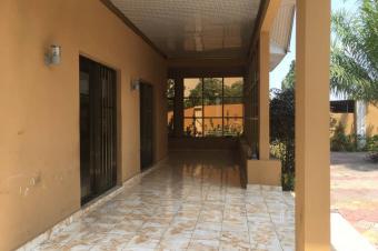 Offre trs spciale mise en location dune villa reposante dote dune grande maison basse contenant 4 vastes CH  annexe piscine jardin un grand parking. Situe  BinzaUPN