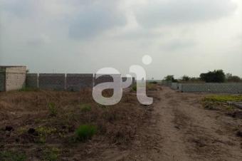 VENTE DES TERRAINS DE 20m20 VIDE ET LOTIS AU SEIN DUNE CONCESSION  15 MINUTES EN VOITURE APRS LAROPORT DE NDJILI SUR KINSHASANSELEKinkole 