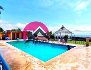 Un véritable havre de paix au coeur de Ngaliema en location, un magnifique domaine aphrodisiaque offrant une vue panoramique sur Fleuve Congo dotée des 2 maisons basses avec 10CH
