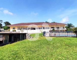LOCATION: SUBLIME VILLA DE 6 CHAMBRES SPACIEUSES OFFRANT UNE VUE PANORAMIQUE SUR LE MAJESTUEUX FLEUVE CONGO ET LA VILLE SUR KINSHASA - NGALIEMA