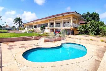 LOCATION SUBLIME VILLA DE 6 CHAMBRES SPACIEUSES OFFRANT UNE VUE PANORAMIQUE SUR LE MAJESTUEUX FLEUVE CONGO ET LA VILLE SUR KINSHASA  NGALIEMA 