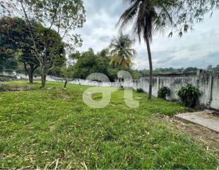 VENTE: TERRAIN CLÔTURÉ DE 800m² DANS UN COIN CALME ET DISCRET SUR KINSHASA-NGALIEMA