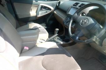 TOYOTA VANGUARD   BLANC  TRES TRES  BON ETAT  A KINSHASA 12500 USD NEGOCIABLE