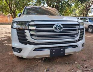TOYOTA LAND CRUISER VXR LC300