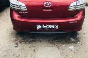 TOYOTA BLADE ROUGE  TRES BON ETAT  A KINSHASA 6000 USD NEGOCIABLE