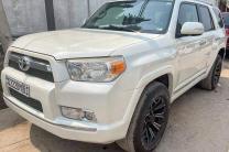 4 Runner 2018 avec traction, 6 cylindres, automatique, essence, volant gauche, faibles Kilométrages avec plaque d'immatriculation actuelle BM/01 à bas prix.  automobile_motos_velos_engins_et_pieces