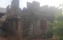 MBUDI/KIMBWALA : Parcelle 13m×8m, avec une maison en etage qui ne reste qu'à mettre la toiture et les travaux de finition. Voir la description mediacongo