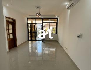LOCATION: APPARTEMENT DE 3 CHAMBRES VIDE SUR KINSHASA-NGALIEMA