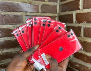 Solde iphone 11 simple neuf de 64 Giga à 470$