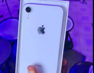 Solde des iphones XR neuf de 128 Giga en carton avec tous les accessoires à 380$