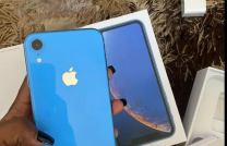 IPHONE XR NEUF DE 128 Giga en carton avec tous les accessoires à 380$ à discuter. Livraison partout en RDC mediacongo