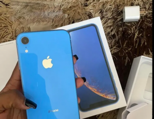 IPHONE XR NEUF DE 128 Giga en carton avec tous les accessoires à 380$ à discuter. Livraison partout en RDC