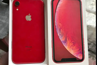 IPHONE XR NEUF DE 128 Giga en carton avec tous les accessoires  380  discuter. Livraison partout en RDC