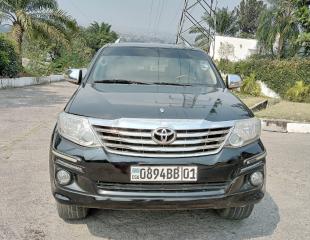 TOYOTA FORTUNER Année 2015