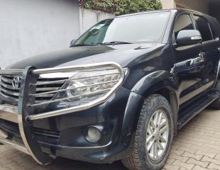 Jeep Toyota Fortuner 2015 by CFAO, 107.766KM, Manuelle, diesel, volant gauche, couleur d'origine, 7 places à bas prix