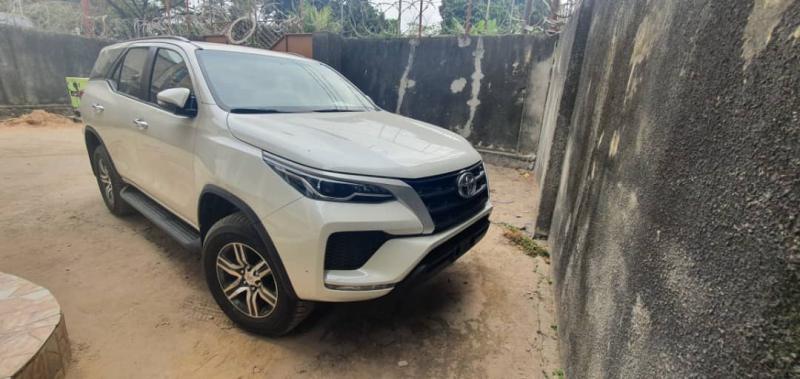 TOYOTA FORTUNER 2022