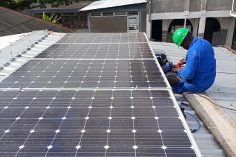 Formation en installation de panneaux solaires Forage avec installation de pompe deau solaire et Production de biogaz grce aux dchets organiques 