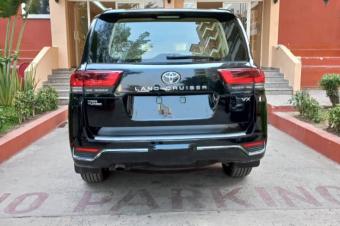 Toyota Land Cruiser VX 2022