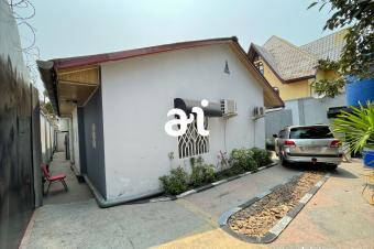 LOCATION BELLE MAISON BASSE  DE 3 CHAMBRES SUR KINSHASA NGALIEMA 