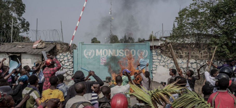Goma : Une manifestation des jeunes pour le départ de la MONUSCO se termine par le pillage de biens dans l'enceinte de la Mission onusienne