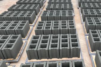 Machine de AGGLOS OTT4A brique agglos pave bordure hourdis