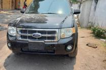FORD ESCAPE / AO104 automobile_motos_velos_engins_et_pieces