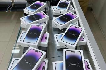 STOCK DES IPHONES DISPONIBLE de 6 plus  14 pro max ET LIVRAISON POSSIBLE