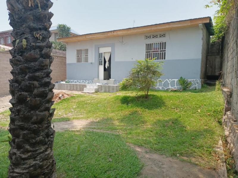 VENTE PARCELLE DE 336m AVEC MAISON BASSE DE 3 CHAMBRES SUR KINSHASANGALIEMAKinsuka pcheurs 145K ngociable