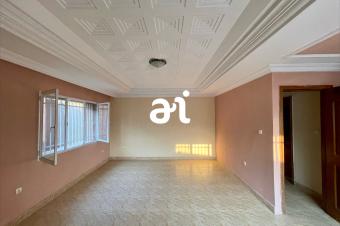 VENTE PARCELLE DE 1050m AVEC GRANDE  BTISSE DE 4 CHAMBRES SUR KINSHASACIT MAMAN MOBUTU 