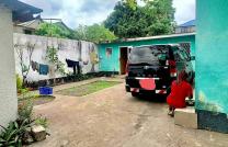 MISE EN EN VENTE D’UNE BELLE PARCELLE, DOTÉE D’UNE MAISON BASSE QUI DISTRIBUE 3 CHAMBRES  mediacongo