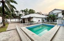MISE EN LOCATION D’UNE SUBLIME VILLA REPOSANTE, DOTÉE D’UNE BELLE MAISON BASSE STYLE CONTEMPORAIN ET QUI DISTRIBUE 4 CHAMBRES, BUREAU, ETC. SITUÉE À GOMBE, DANS UN BEL EMPLACEMENT  mediacongo