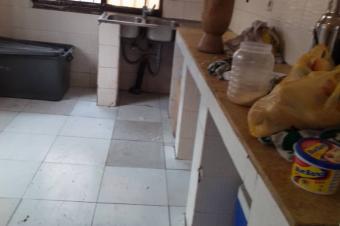  NGALIEMAMBUDI mise en vente dune proprit de 33m20m avec une vaste maison. Voir la DESCRIPTION  