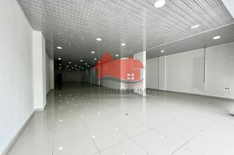 MISE EN LOCATION DUN LOCAL COMMERCIAL DE 330 MTRES CARRS. SITU  GOMBE SUR UNE ROUTE PRINCIPALE  DEUX PAS DU BOULEVARD 