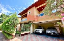 MISE EN LOCATION D’UNE SOMPTUEUSE VILLA DUPLEX QUI DISTRIBUE 3 CHAMBRES AUTONOMES, AU COEUR DE LA GOMBE mediacongo